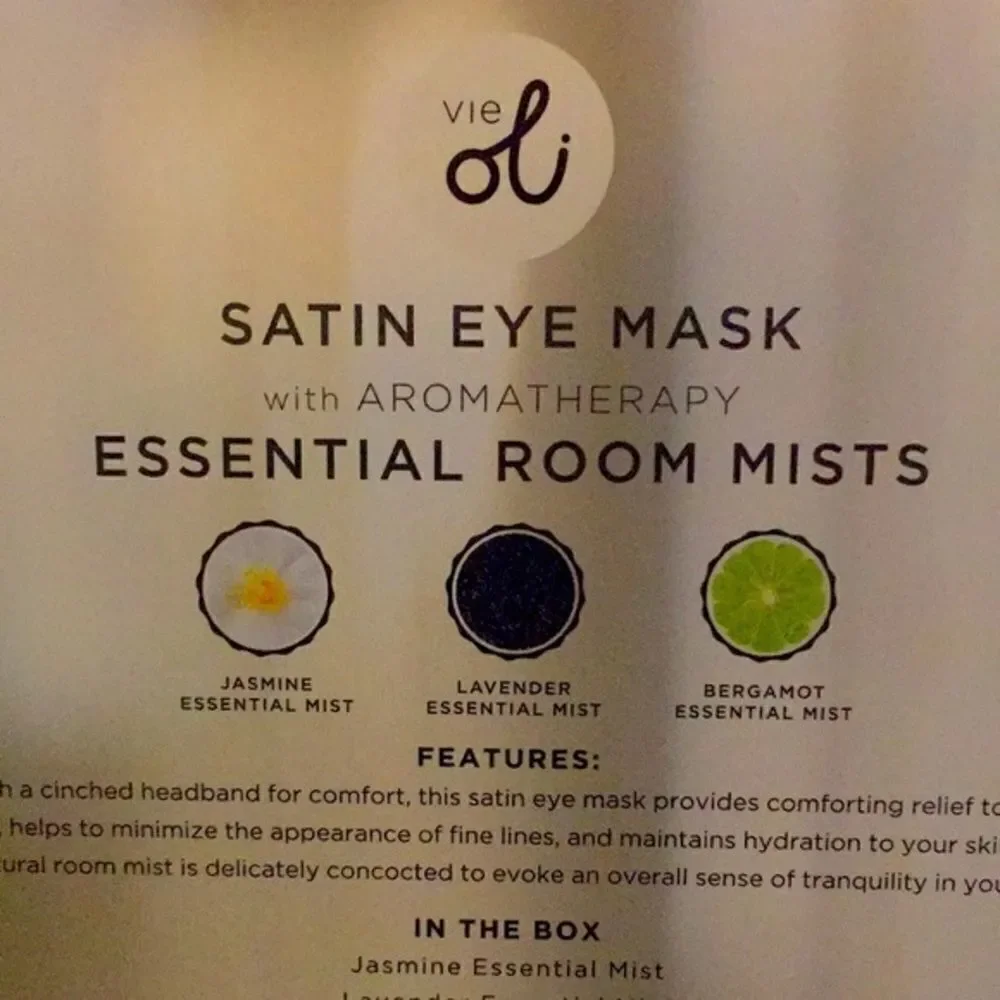 NWT Vie Oli Satin Silver Grey eye mask w/ aromatherapy mists Gift Set New in Box